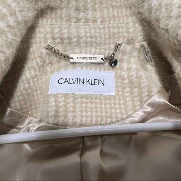 Women’s Coat - Picture 3 of 4